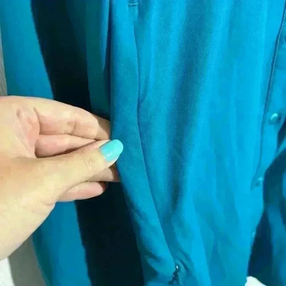 REI Sahara Long Sleeve Shirt. Teal, Size Large. Tons of pockets, vented back. - Picture 5 of 16